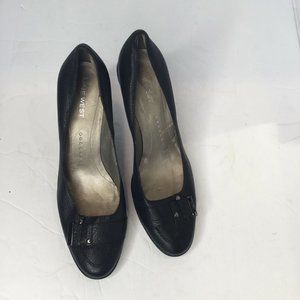 Nine West Women Black Leather Kitten Heel Pumps